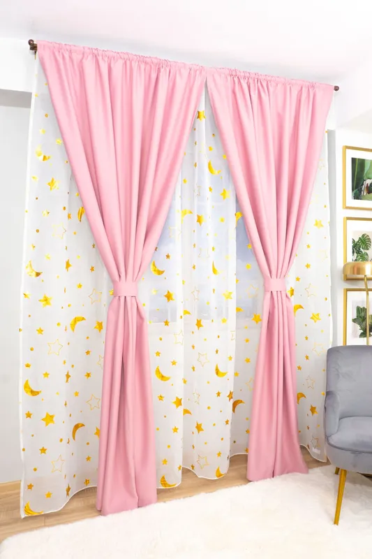 Set Amelia - Perdea din In Star Gold - PERD044B_300x245_E1_05_ATL si 2 Draperii Blackout Roz Drajeu - BOTD049_100X245_C3_15_ATL cu Rejansa Set_ATL