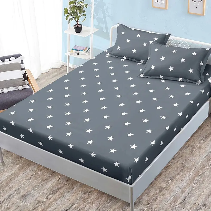 Cearceaf din Bumbac Satinat cu Elastic - 160/180x200 + 2 Fete Perna - Gri cu Stelute - CEFN_L095B
