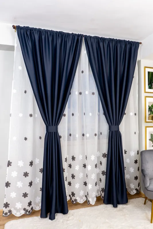 Set Kuala - Perdea din In cu Floricele Gri Plumb PERD0144_300X245_D4_10_ATL si Draperii Blackout Gri Plumb Inchis - BOTD048_100X245_C3_08_ATL cu Rejansa Set_ATL