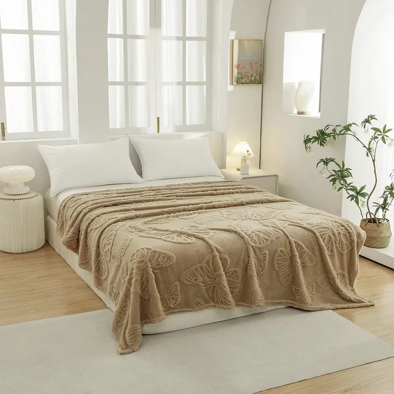 Patura Cocolino cu Model 3D Fluturi (200x230 cm) - Maro Deschis - PCGB_U034