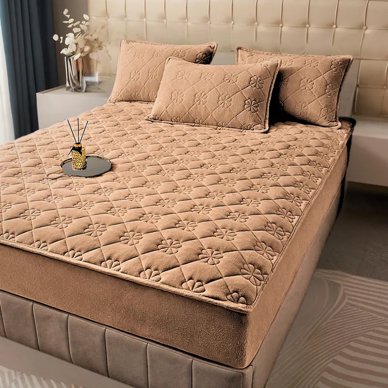 ConfortSoft - Husa de Pat Premium din Catifea Matlasata 140x200 + 2 Fete Perna - Maro Deschis - CECTF_M033