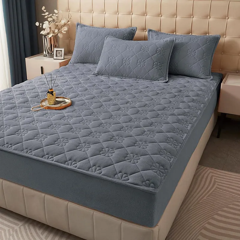 ConfortSoft - Husa de Pat Premium din Catifea Matlasata 180x200 + 2 Fete Perna - Gri Deschis - CECTF_M084