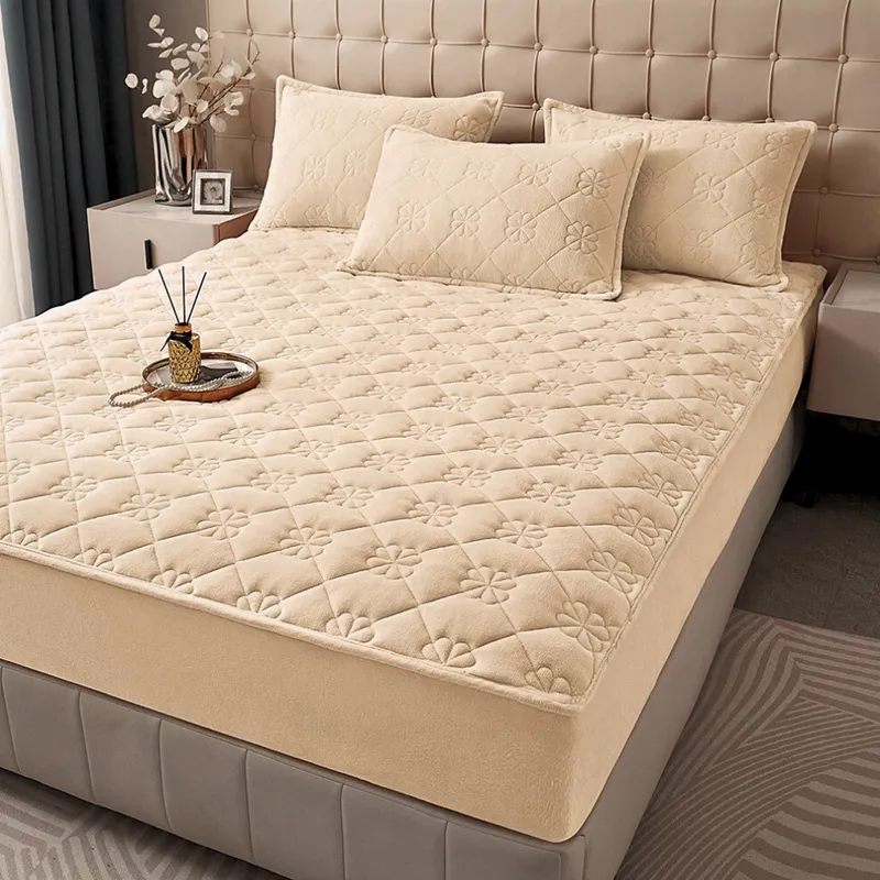 ConfortSoft - Husa de Pat Premium din Catifea Matlasata 140x200 + 2 Fete Perna - Maro Deschis - CECTF_M038