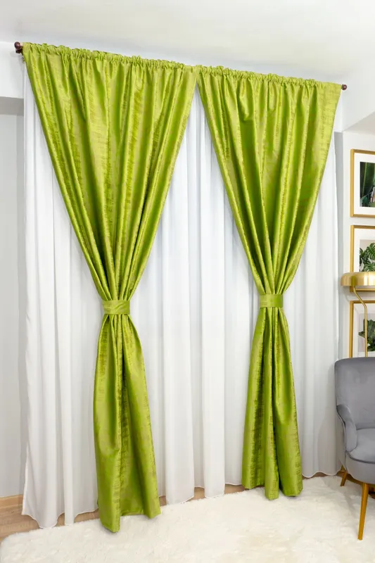Set Georgiana - Perdea Voal Alb PERD007 300x245cm si 2 Draperii din Catifea Striata - Verde Lime - CTFD032 2x100x245cm cu Rejansa Set_EMG