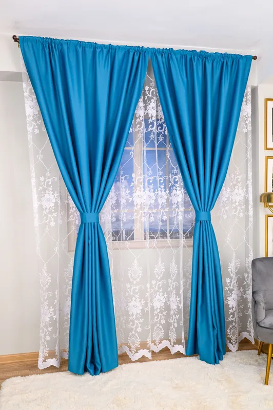 Set Zuleyha Perdea Campie cu Flori Albe Brodate si Draperie Turcoaz