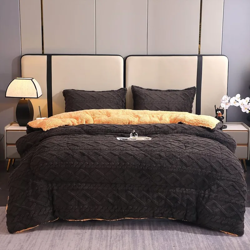 Pilota Tricotata cu Blanita 200x230cm + 2 Fete de Perna 50x70cm - Negru si Bej - PMG_O081B