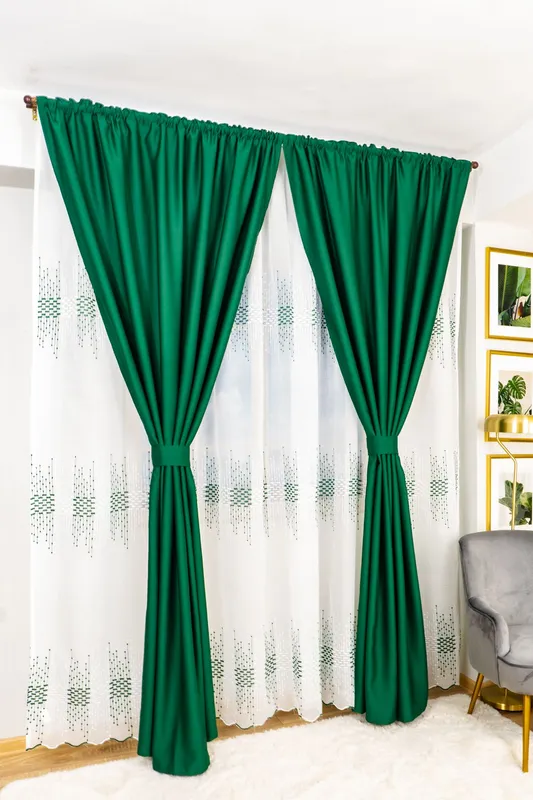 Set Rimini - Perdea din In Ritm Verde cu Alb PERD076F_300X245_D1_19_ATL si Draperii Blackout Verde Smarald - BOTD004_145X245_C1_21_ATL cu Rejansa Set_ATL