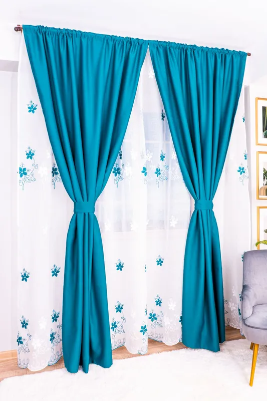 Set Hermina - Perdea Flora din In Turcoaz PERD070D_300X245_D1_02_ATL si Draperii Blackout Turcoaz Elegant BOTD001_145x245_C1_07_ATL cu Rejansa Set_ATL