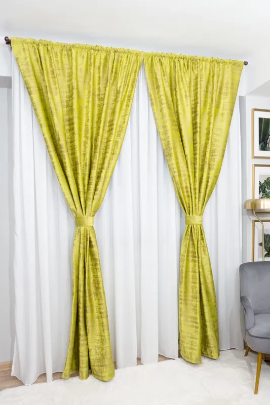 Set Roberta - Perdea Voal Alb PERD007 300x245cm si 2 Draperii din Catifea Striata - Verde Fistic - CTFD030 2x145x245cm cu Rejansa Set_EMG