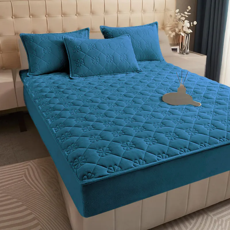 ConfortSoft - Husa de Pat Premium din Catifea Matlasata 180x200 + 2 Fete Perna - Albastru - CECTF_M085