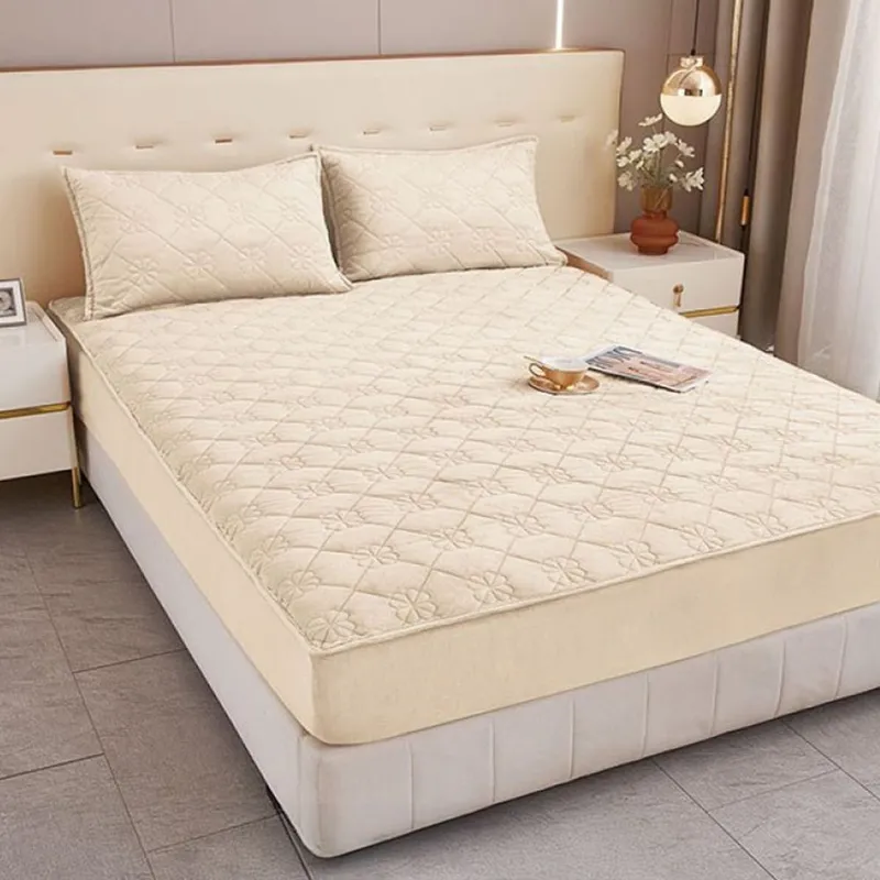 ConfortSoft - Husa de Pat Premium din Catifea Matlasata 180x200 + 2 Fete Perna - White Latte - CECTF_M092