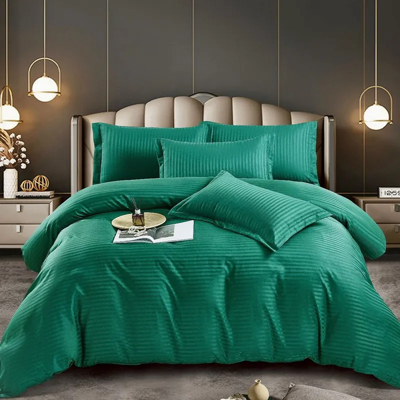 Lenjerie de Pat Damasc Premium 6 Piese cu Cearceaf Elastic - Verde Smarald - LDEJ011