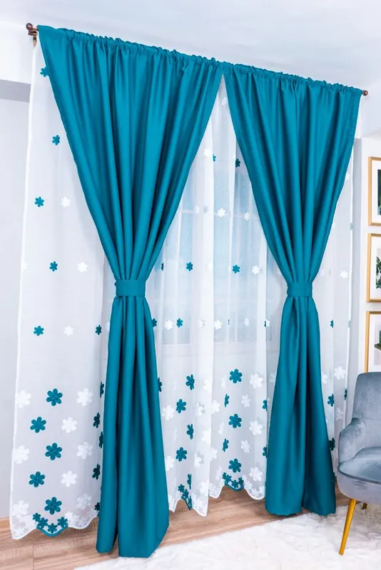 Set  Doina - Perdea din In cu Flori Turcoaz PERD022B_300x245_D1_01_ATL si Draperii Blackout Turcoaz BOTD001_145x245_C1_07_ATL cu Rejansa Set_ATL