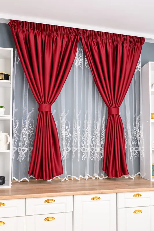 Set Bucatarie Kavala - Perdea de Bucatarie Sofia cu Fluturi Albi si Draperie Blackout Visiniu Intens